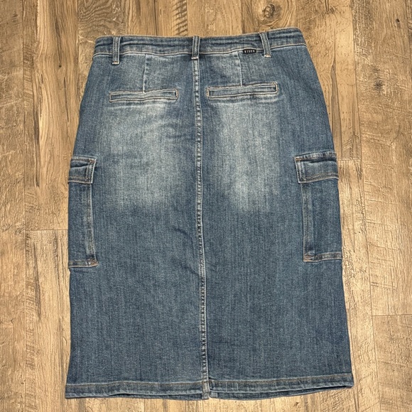Risen Jeans Denim Midi Skirt with Front Slit and Side Cargo Pockets - Picture 4 of 7